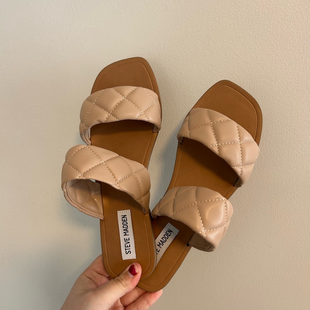 NEW Steve Madden women’s 8.5 tan Beige Quilted double strap Sandals
